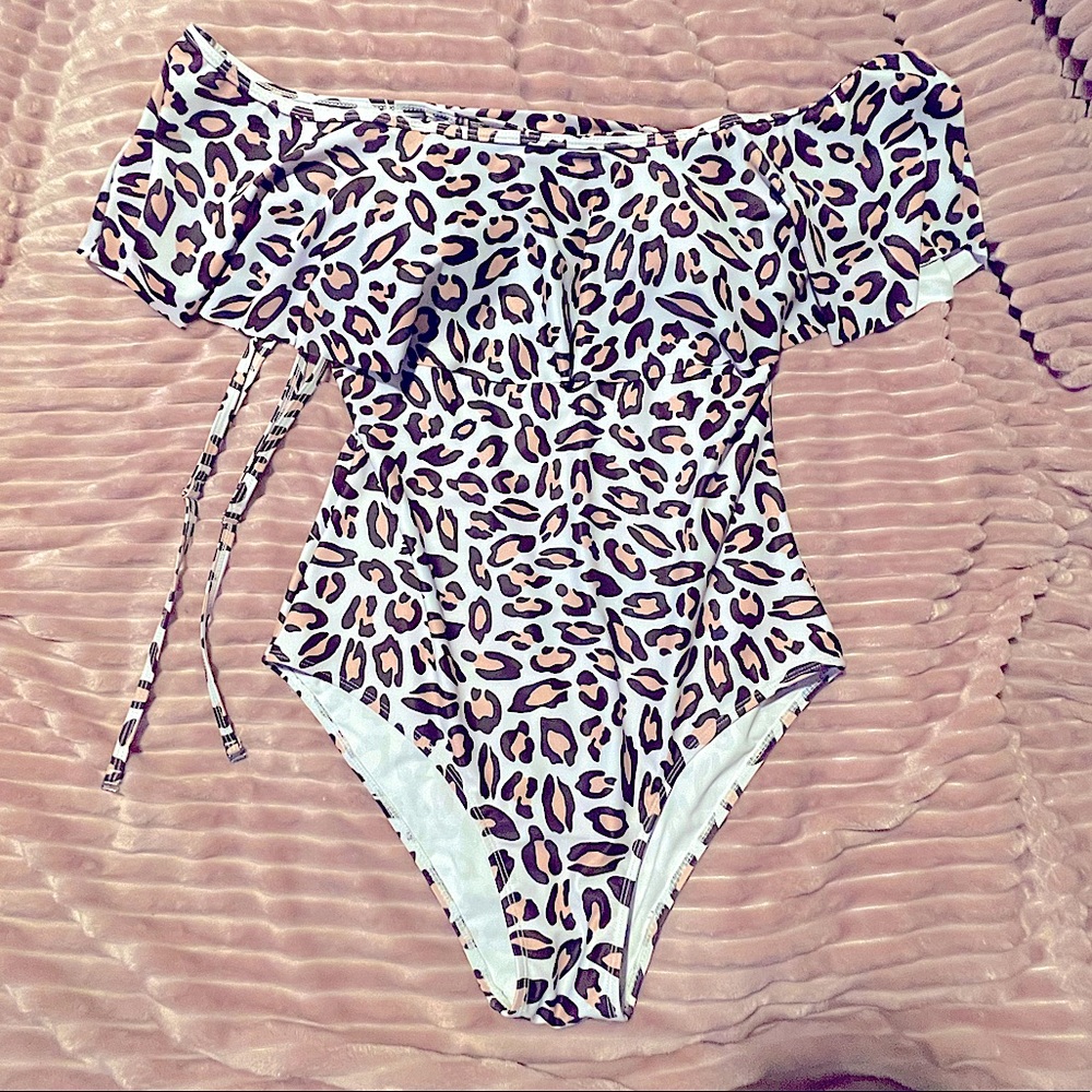 Ladies one piece leopard print swim suit- Sz. M/L